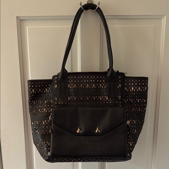 Stella & Dot Handbags - Stella & Dot The Shift Tote